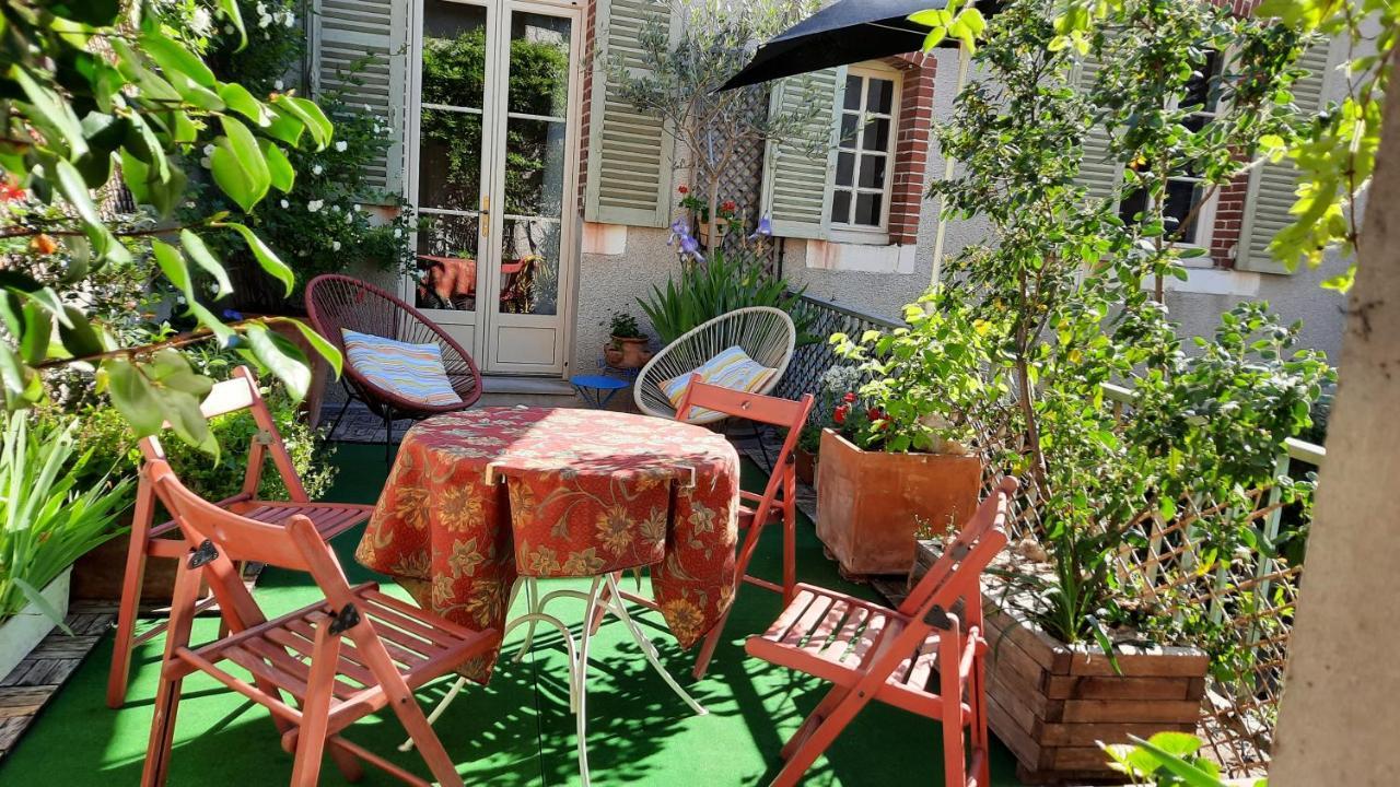 Bed and Breakfast La Virgule De Tanlay Exteriér fotografie